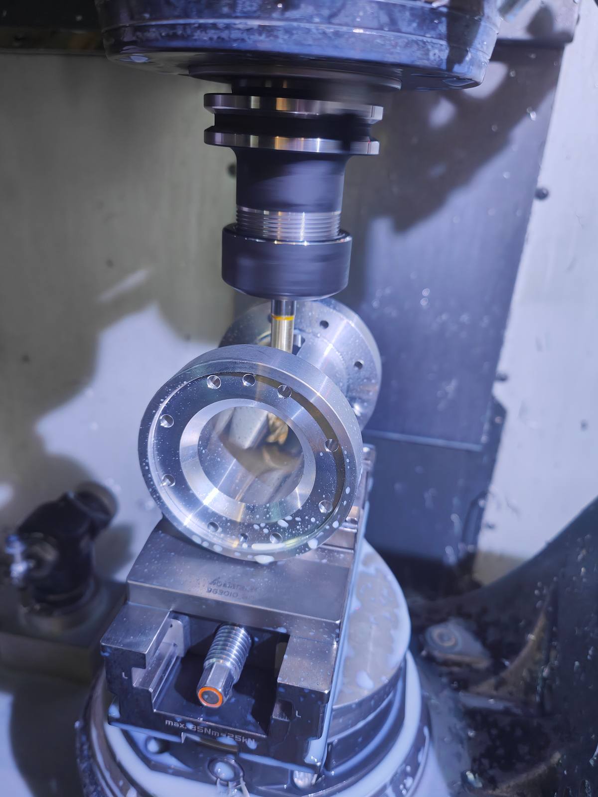 Gefrästes Aluminiumbauteil aus CNC-Bearbeitung