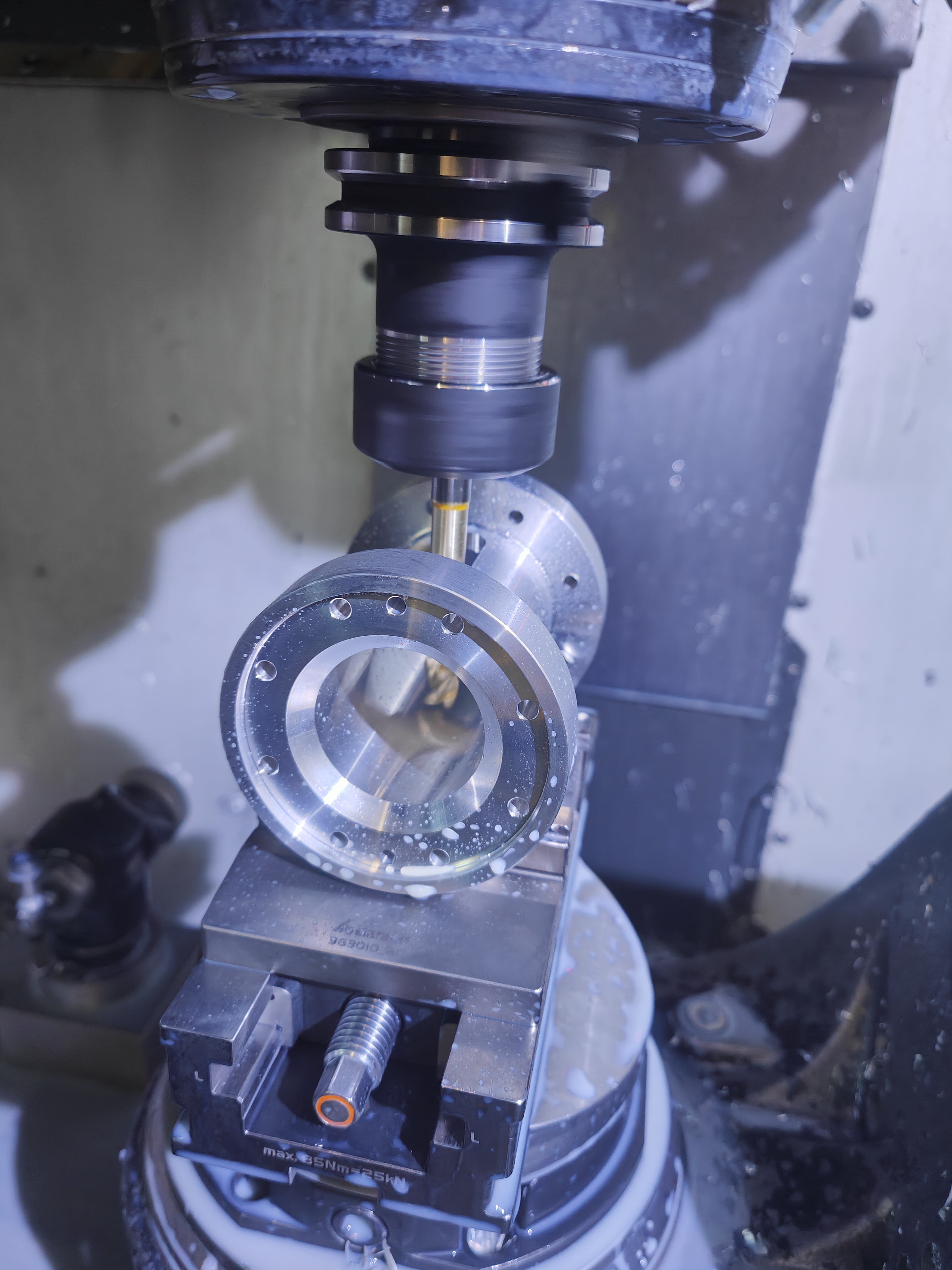 Gefrästes Aluminiumbauteil aus CNC-Bearbeitung