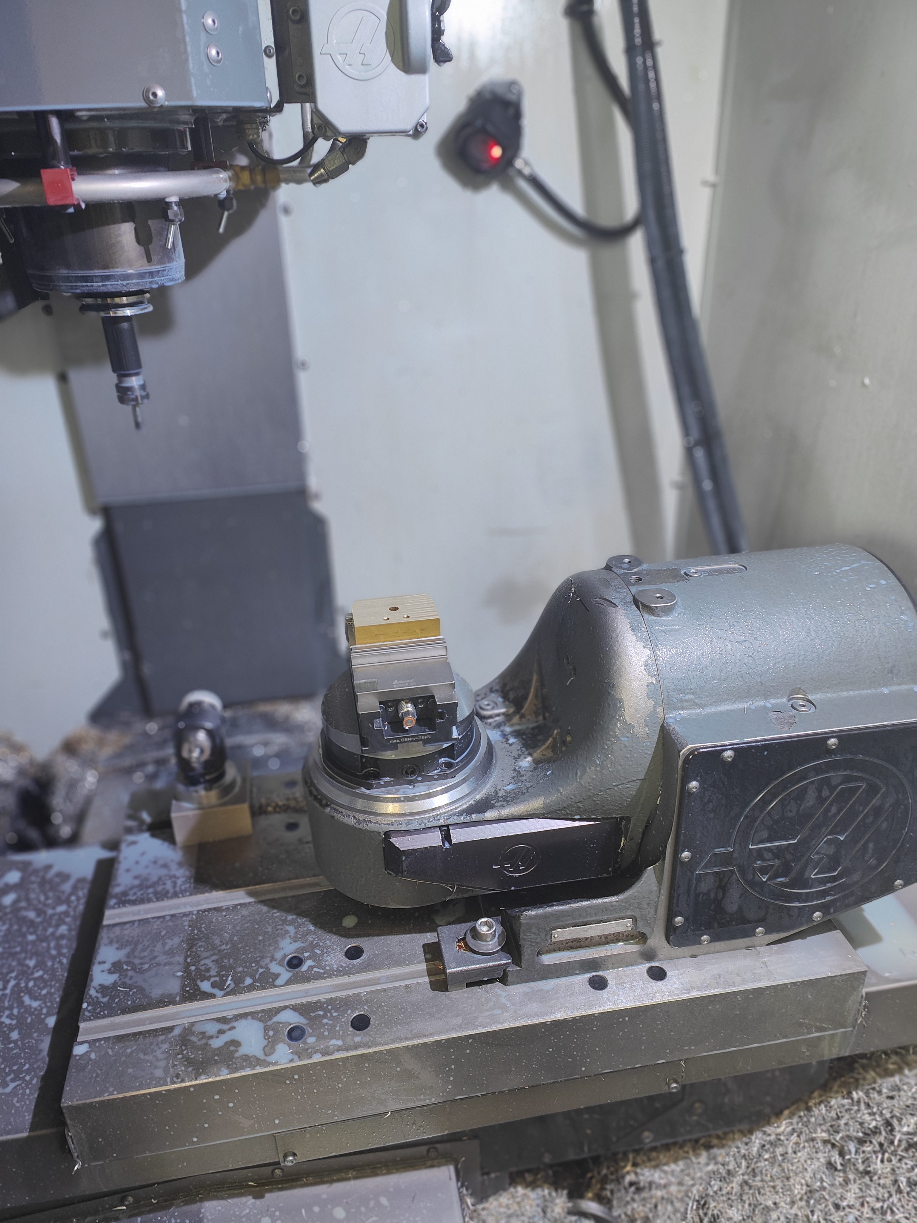 5-Achsen CNC-Maschine bei KEMWE